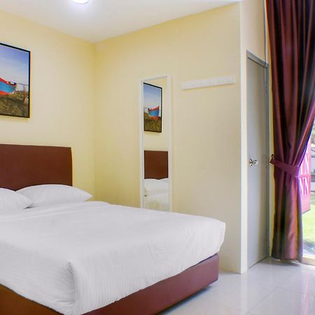 Oyo 90090 Roselyn Inn 2 Пасир Гуданг Екстериор снимка