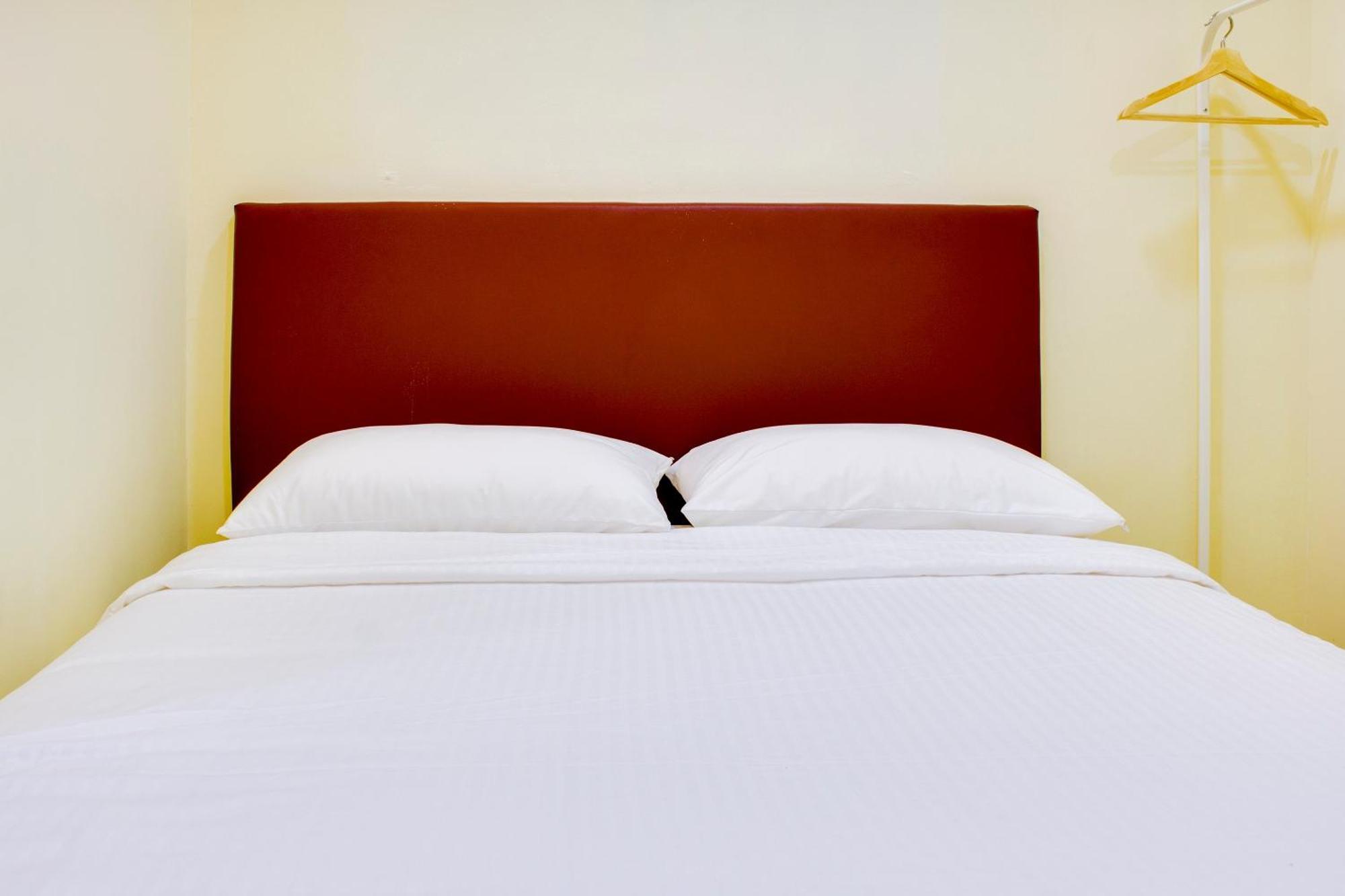 Oyo 90090 Roselyn Inn 2 Пасир Гуданг Екстериор снимка