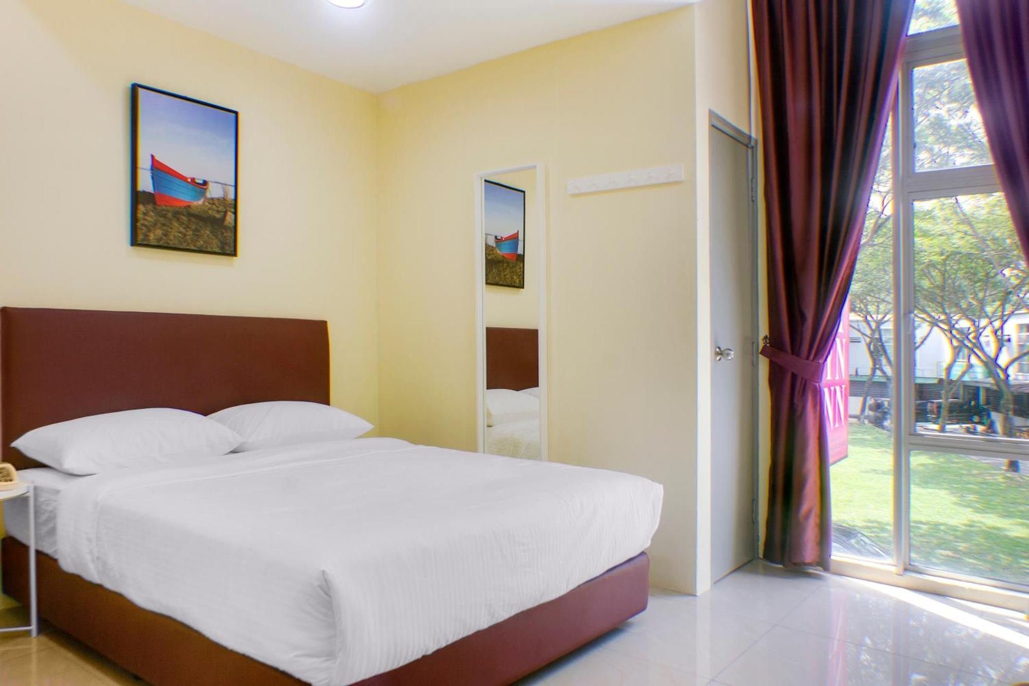 Oyo 90090 Roselyn Inn 2 Пасир Гуданг Екстериор снимка