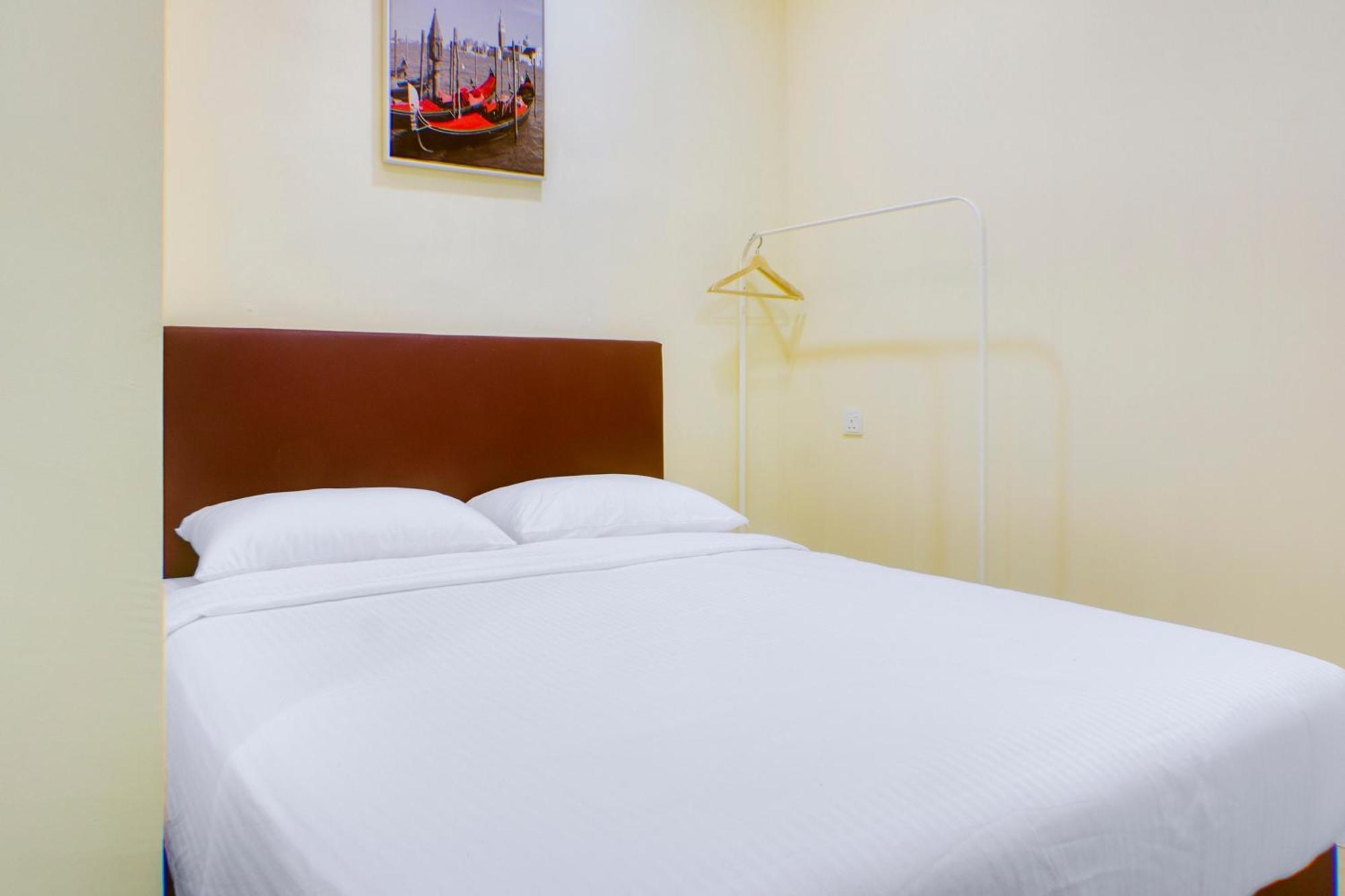 Oyo 90090 Roselyn Inn 2 Пасир Гуданг Екстериор снимка