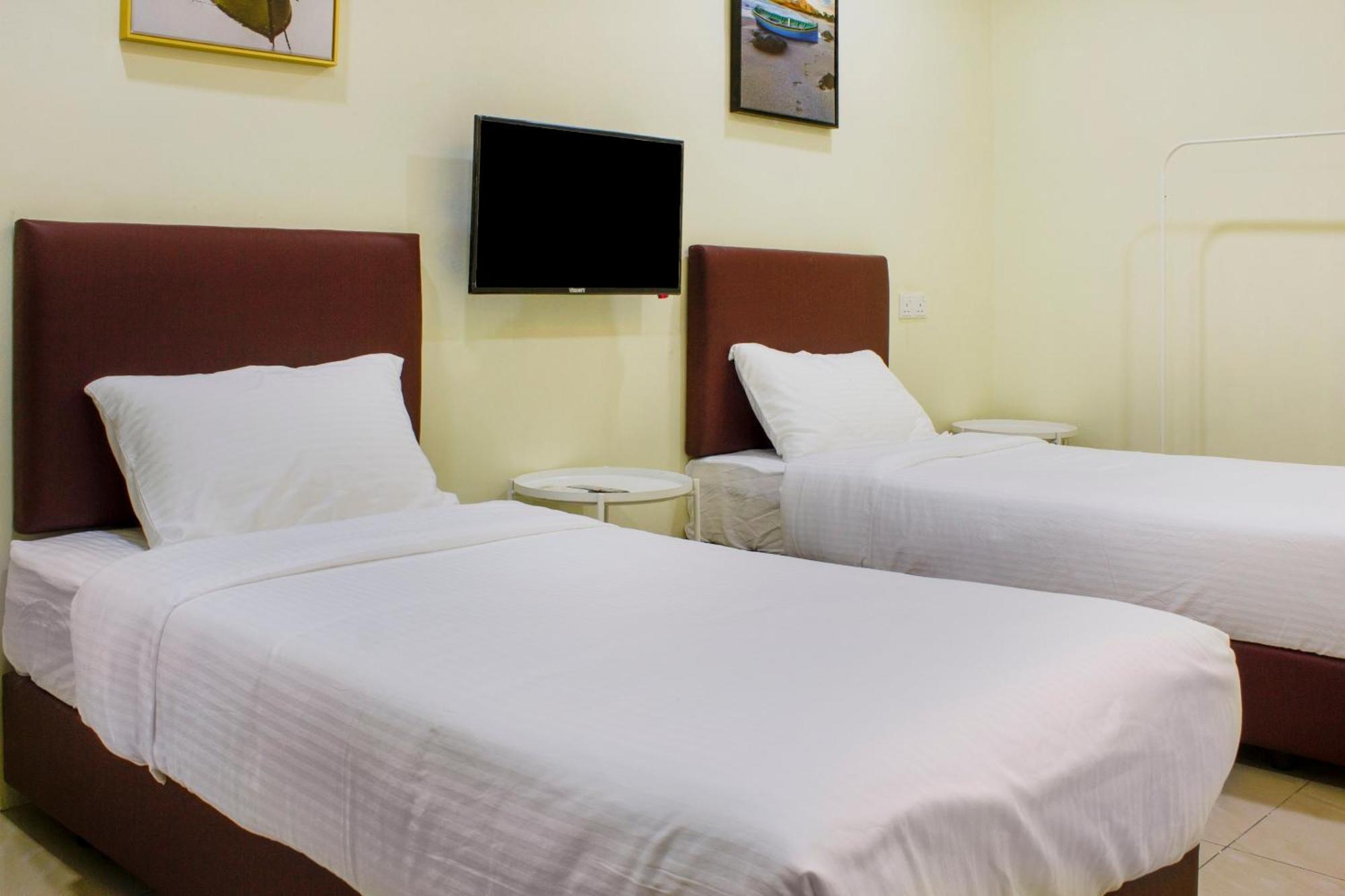 Oyo 90090 Roselyn Inn 2 Пасир Гуданг Екстериор снимка